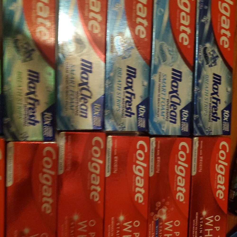 Colgate thoothpaste - Picture 4 of 6